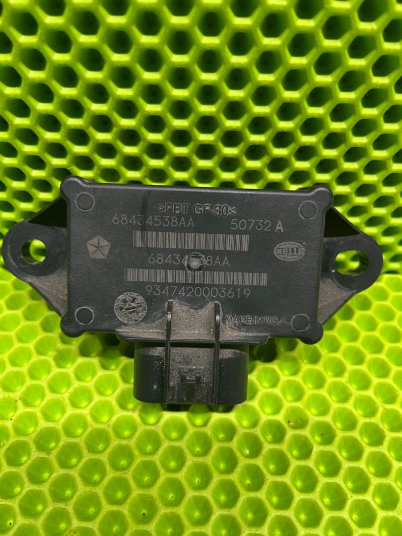 блок управления топливным насосом Jeep Wrangler 4 поколение 2019, 2.0 л., бензин, 68434538AA - фото №1