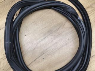 уплотнитель двери BMW X5 G05 [рестайлинг] G05 2024, 3.0 л., B57 D30 B, дизель, 416, полный привод, 7428678
