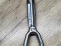 крюк буксировочный BMW 1 серия F40 2023, 1.5 л., B37 C15 A, дизель, skyscraper grau metallic (c4w), хетчбэк 5 дв., передний привод, 7953893 - фото №2