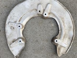 защитный кожух тормозного механизма BMW X5 G05 2021, 6899154