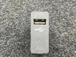 разъем AUX / USB BMW i3 L01 [рестайлинг] 2020, электро, хетчбэк 5 дв., задний привод, 6820397