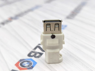 разъем AUX / USB BMW 4 серия F32/F33 F33 2016, 3.0 л., B58B30, бензин, АКПП, 475, кабриолет, задний привод, 9390501