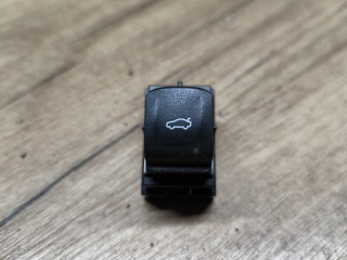 кнопка открытия багажника BMW X5 G05 2019, 3.0 л., B57 D30 A, дизель, АКПП, внедорожник 5 дв., полный привод, 9327029