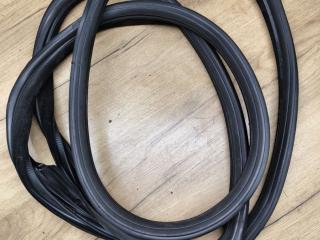 уплотнитель двери BMW 5 серия F07/F10/F11 [рестайлинг] 2013, 3.0 л., N57 D30 A, дизель, АКПП, задний привод, 7196349