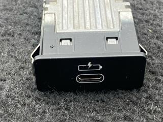 разъем AUX / USB BMW X7 G07 [рестайлинг] G07 2024, 4.0 л., B57 D30 B, дизель, АКПП, 416, внедорожник 5 дв., полный привод, 5A84164