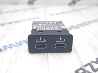 разъем AUX / USB BMW M4 G82/G83 G82 2023, 3.0 л., S58B30A, бензин, купе, полный привод, 8711938, 84108711938