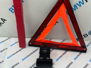 знак аварийной остановки BMW M5 F90 2019, 4.4 л., S63 B44 B, бензин, АКПП, c28, седан, полный привод, 6770487, 71606770487, 7383584