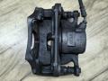 суппорт передний левый BMW 1 серия F40 2023, 1.5 л., B37 C15 A, дизель, skyscraper grau metallic (c4w), хетчбэк 5 дв., передний привод - фото №4