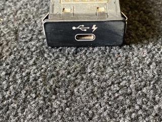 разъем AUX / USB BMW 4 серия G22/G23 G22 2021, 2.0 л., B48 B20 B, бензин, АКПП, c31, купе, задний привод, 8711939