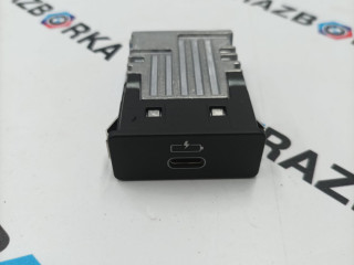 разъем AUX / USB BMW M3 G80/G81 G80 2023, 3.0 л., S58B30A, бензин, АКПП, c4p, седан, задний привод, правый руль, 84105A84161, 5A84161