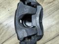 суппорт передний левый BMW 1 серия F40 2023, 1.5 л., B37 C15 A, дизель, skyscraper grau metallic (c4w), хетчбэк 5 дв., передний привод - фото №3