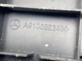 накладка на порог внутренняя Mercedes-Benz Sprinter W907/W910 W907 2020, 2.2 л., OM651 DE22LA, дизель, 6МКПП, 9147, микроавтобус, задний привод, правый руль, 9106863400, A9106863400 - фото №3
