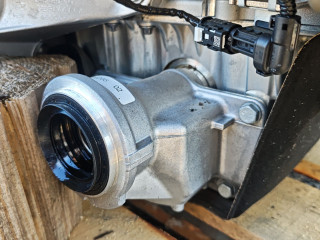 кронштейн полуоси BMW X5 G05 [рестайлинг] G05 2025, 3.0 л., B57 D30 B, дизель, АКПП, a96, внедорожник 5 дв., полный привод, 8839266