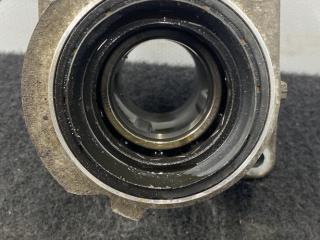 кронштейн полуоси BMW M8 F91/92 F93 2020, 4.4 л., S63 B44 B, бензин, АКПП, седан, полный привод, 8699442