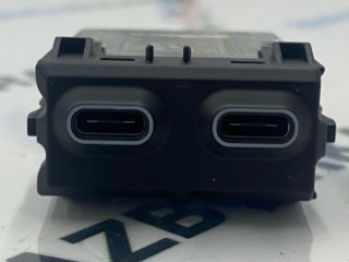 разъем AUX / USB BMW i7 G70/G71 2024, электро, АКПП, c3z, седан, задний привод, правый руль, 5A27DE6