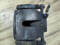 суппорт передний правый BMW 1 серия F40 2023, 1.5 л., B37 C15 A, дизель, skyscraper grau metallic (c4w), хетчбэк 5 дв., передний привод - фото №3