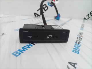 разъем AUX / USB Mercedes-Benz V-Класс W447 [рестайлинг] W447 2024, 2.0 л., OM 654.920, дизель, АКПП, черный обсидиан металлик mb 9197, микроавтобус, задний привод, A1678201302, 1678201302