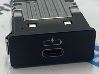 разъем AUX / USB BMW X7 G07 2019, 3.0 л., B57 D30 C, дизель, АКПП, 475, внедорожник 5 дв., полный привод, 8711940