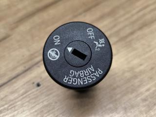 замок подушки безопасности BMW 4 серия F32/F33 [рестайлинг] F33 2018, 3.0 л., бензин, АКПП, кабриолет, задний привод, 61319326501, 9326501
