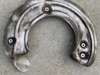 защитный кожух тормозного механизма BMW X5 G05 2021, 6871903