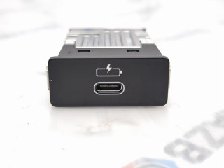 разъем AUX / USB BMW M2 G87 2023, 3.0 л., S58B30A, бензин, МКПП, купе, задний привод, 8711940