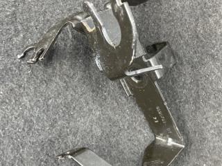 держатель тормозного шланга BMW M2 G87 2024, 3.0 л., S58B30A, бензин, brooklyn grau metallic (c4p), купе, задний привод, правый руль, 8095703