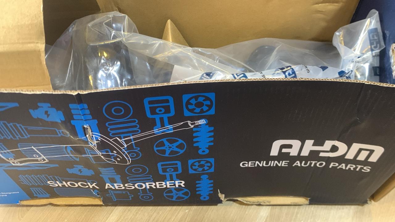 амортизатор задний Hyundai Elantra J1 (1990 - 1993), 55300F2500, 55310F2560, 55310F2700, 55310F2710, 55307F2580, 55310F2050, 55300F0000, 55300F2050, 55300F2710, 55300G3700, 55307M7710, 55310F2000, 55310F2510, 55300F2560, 55300F2520, 55300F2580, 55307F2520, 55307F2730, 55310F0000, 55310F2AA0, 55310F2CA0, 55310F2EA0, 55310G3700, 55310F2500 - фото №1