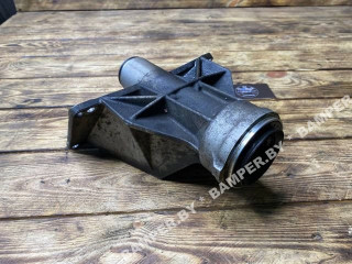 кронштейн полуоси BMW 5 серия F07/F10/F11 2012, 3.0 л., N57S D30 B, дизель, АКПП, хетчбэк 5 дв., 31507575061, 7575061