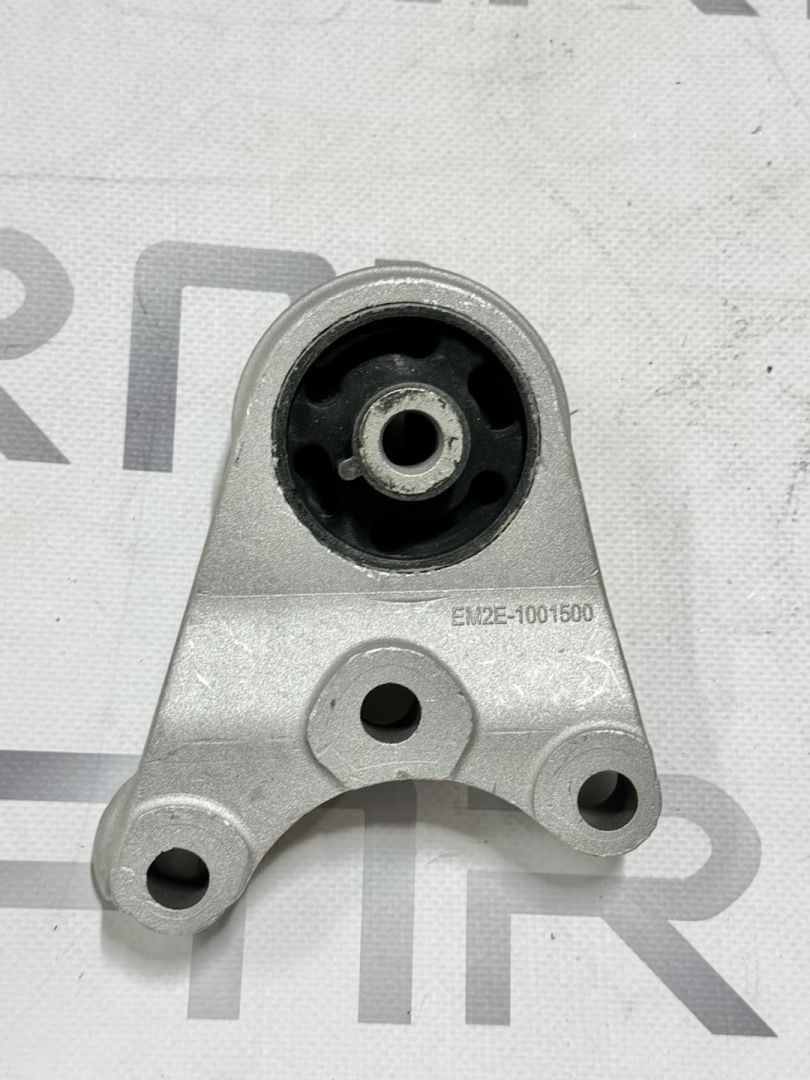 подушка крепления двигателя BYD Dolphin 1 поколение 2024, EM2E-1001500 - фото №1