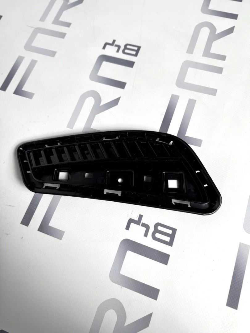 заглушка (решетка) в бампер BYD Dolphin 1 поколение 2024, EM2E-2804113C - фото №1