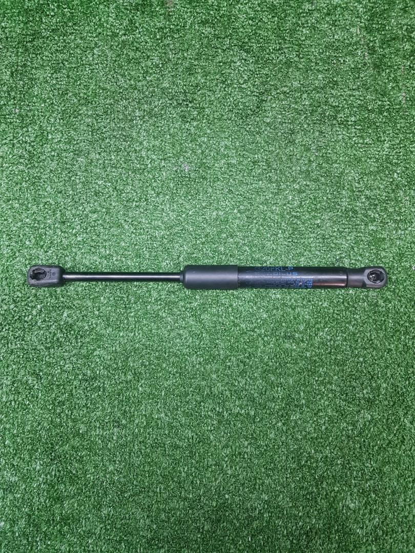 амортизатор капота BMW 3 серия G20 2020, 3.0 л., B58B30, бензин, АКПП, black sapphire metallic (475), седан, полный привод, 7419387, 51237419387, 0410N, 11519, 7780 - фото №1