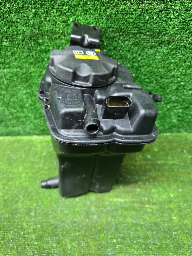 бачок расширительный BMW M3 G80/G81 G80 2021, 3.0 л., S58B30A, бензин, МКПП, 475, седан, задний привод, 8093924, 17138093924 - фото №1