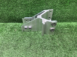 кронштейн радиатора BMW 5 серия G60/G61 2025, 2.0 л., бензин, a90, седан, задний привод, правый руль, 9463974, 94639740703-04-25