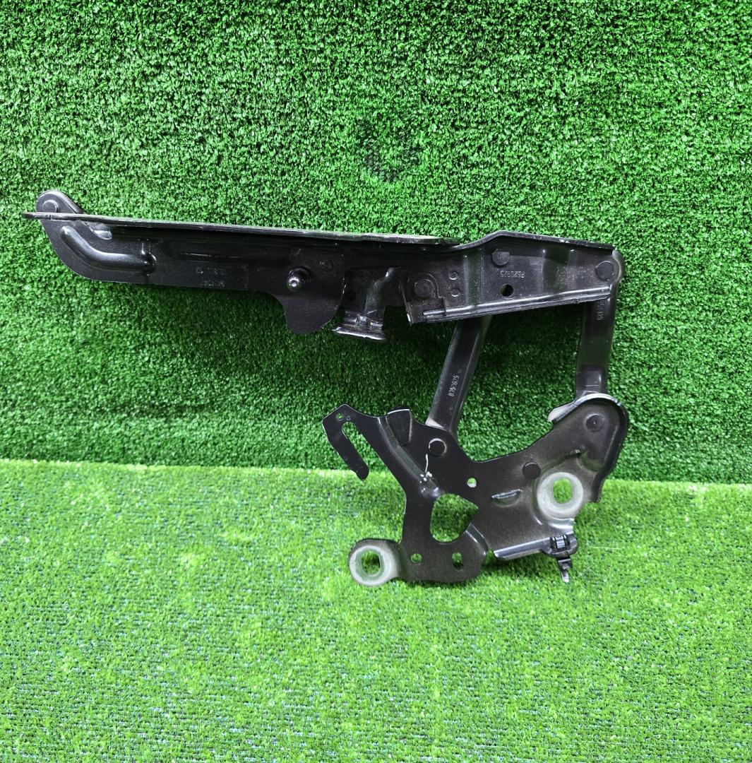 петля капота правая BMW 5 серия G60/G61 2025, 2.0 л., бензин, a90, седан, задний привод, правый руль, 9629222, 41009629222 - фото №1