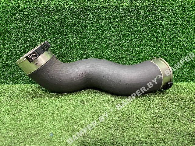патрубок интеркулера BMW 5 серия F07/F10/F11 2011, дизель, 11618516509 - фото №1
