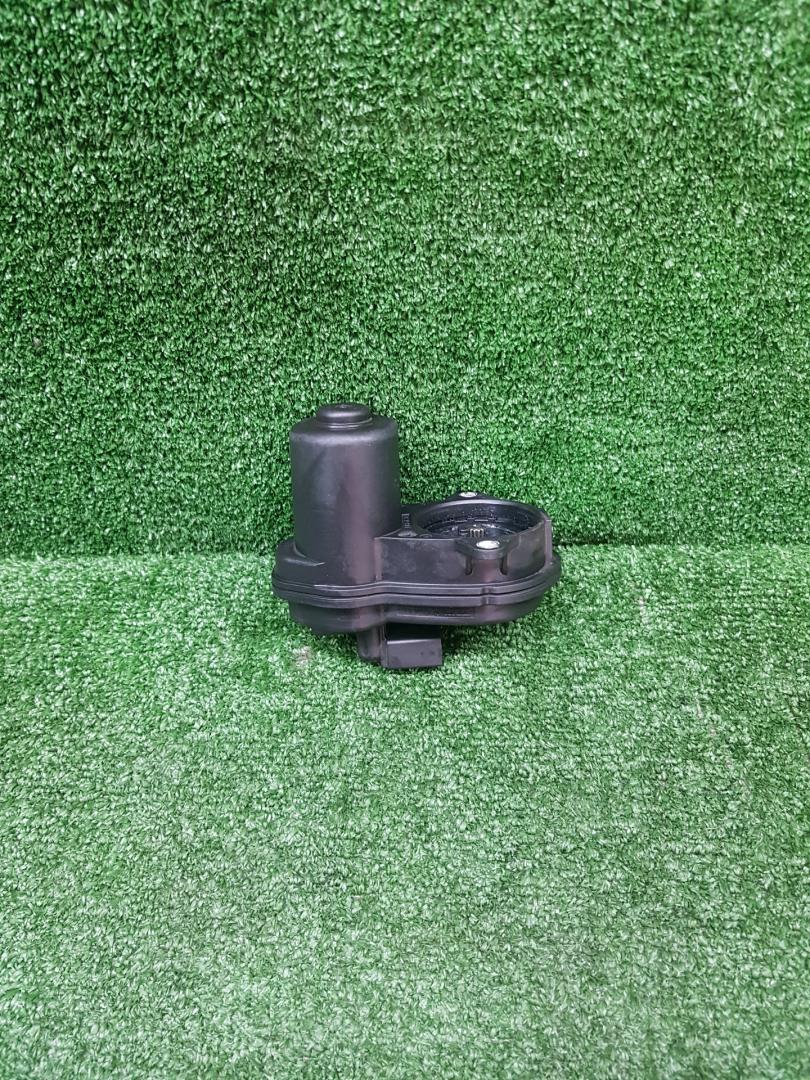 электроручник BMW 5 серия G30/G31 G30 2018, 4.4 л., N63 B44 C, бензин, АКПП, carbonschwarz metallic (416), седан, 6870567, 34216870567 - фото №1