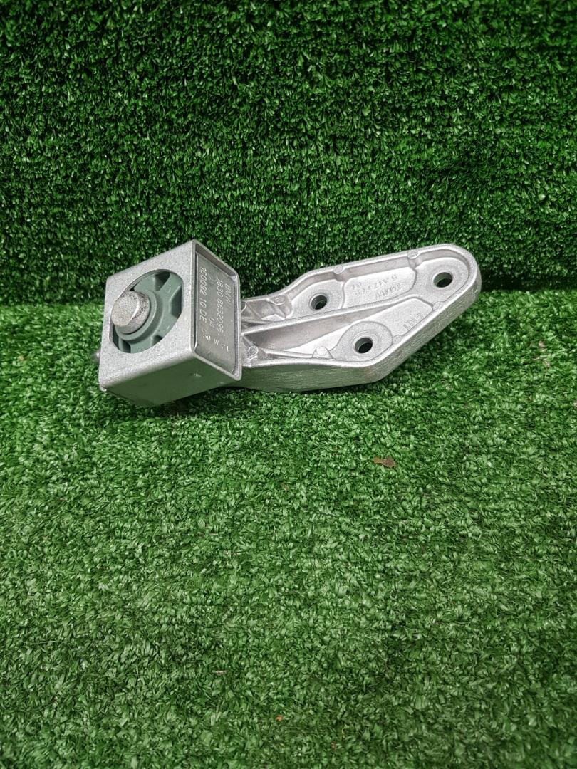 кронштейн глушителя BMW 5 серия G60/G61 2025, 2.0 л., бензин, a90, седан, задний привод, правый руль, 8632096, 18308632096 - фото №1