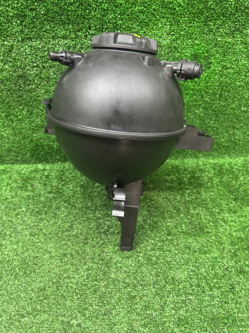 бачок расширительный BMW 5 серия G60/G61 2025, 2.0 л., бензин, a90, седан, задний привод, правый руль, 9454333, 17139454333 - фото №1