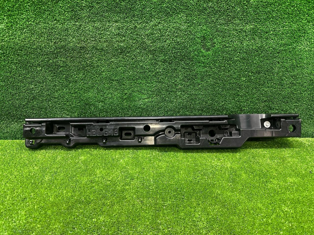 Кронштейн крепления порога BMW 8 серия G14/G15 G16 2020, 4.4 л., N63 B44 C, бензин, АКПП, mineralweiß metallic (a96), седан, 7497693, 51777497693 - фото №1