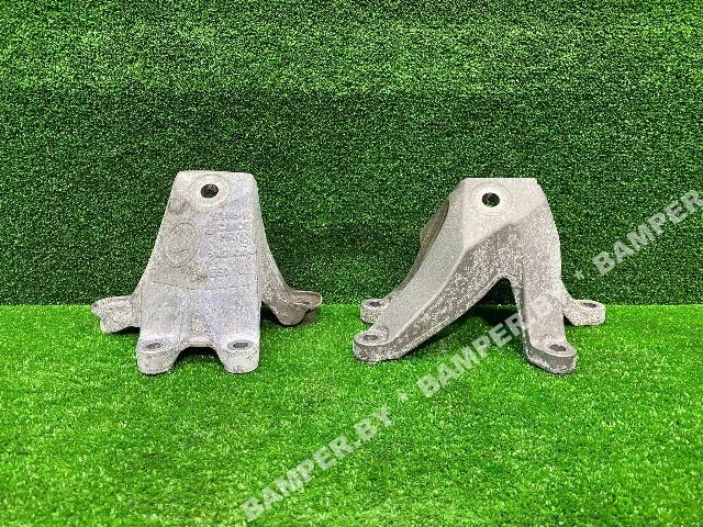 кронштейн двигателя BMW 7 серия G11/G12 2015, 5.0 л., бензин, 22116861549, 22116861550, 22116876210 - фото №1
