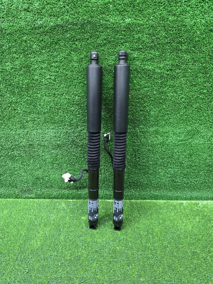 амортизатор крышки багажника (3-5 двери) BMW X3 M F97 2021, 3.0 л., S58B30A, бензин, АКПП, black sapphire metallic (475), внедорожник 5 дв., полный привод, 9482795, 51249482795, 211293911J00163, 18202210 - фото №1