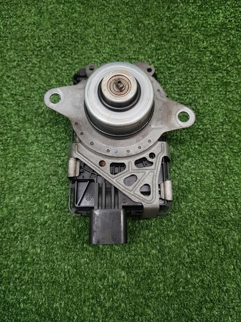 электромотор раздаточной коробки BMW 5 серия G30/G31 G30 2018, 4.4 л., N63 B44 C, бензин, АКПП, carbonschwarz metallic (416), седан, 8485040, 27608485040, 332-2017DEU, M0100490D3, 332-2017 - фото №1