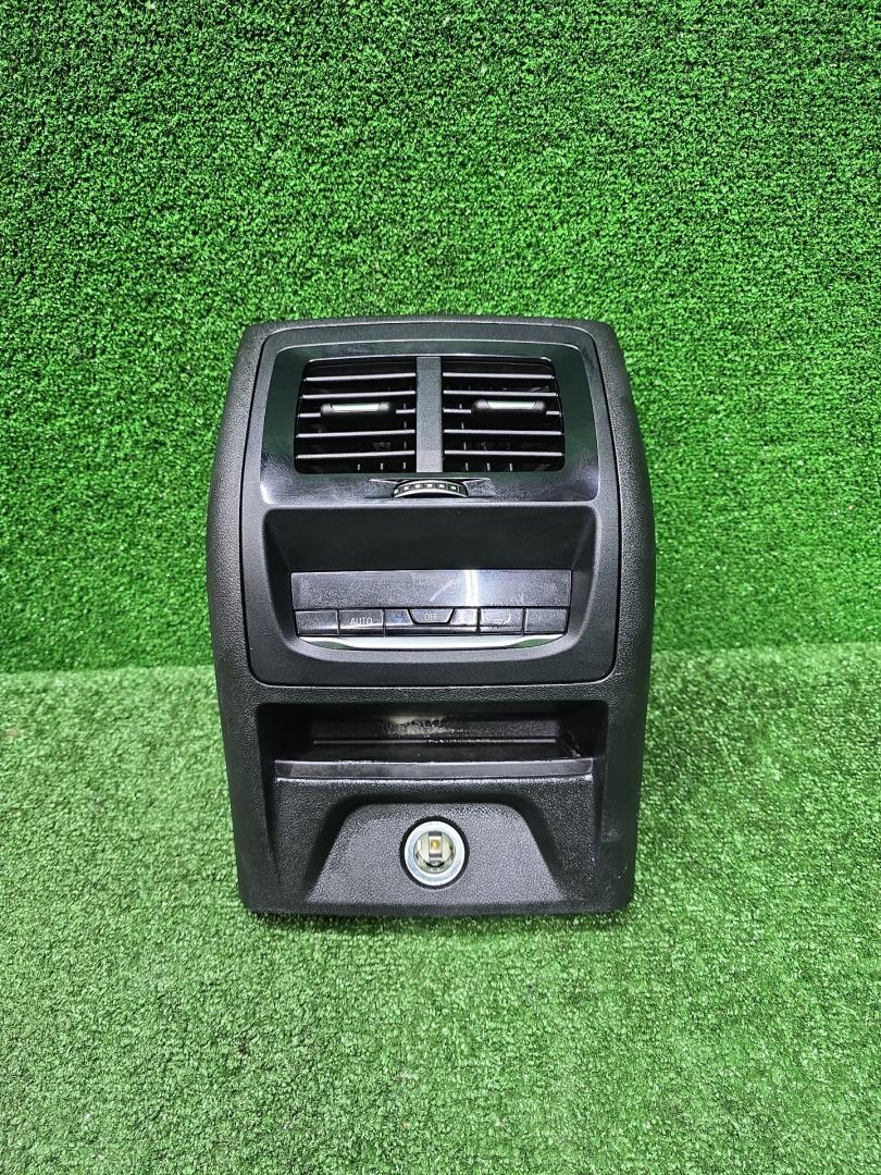 консоль салона BMW X3 G01 2018, 2.0 л., B48 B20 A, бензин, АКПП, внедорожник 5 дв., 6813111, 6996006, 61316996006, 51166813111, 5HB012672-07, 6813111-04, 6996006-02 - фото №1