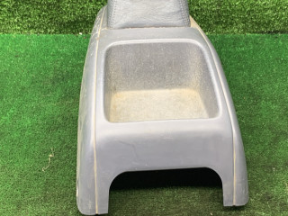 консоль салона Toyota Picnic 1 поколение 2000, 2.0 л., бензин, МКПП, минивэн