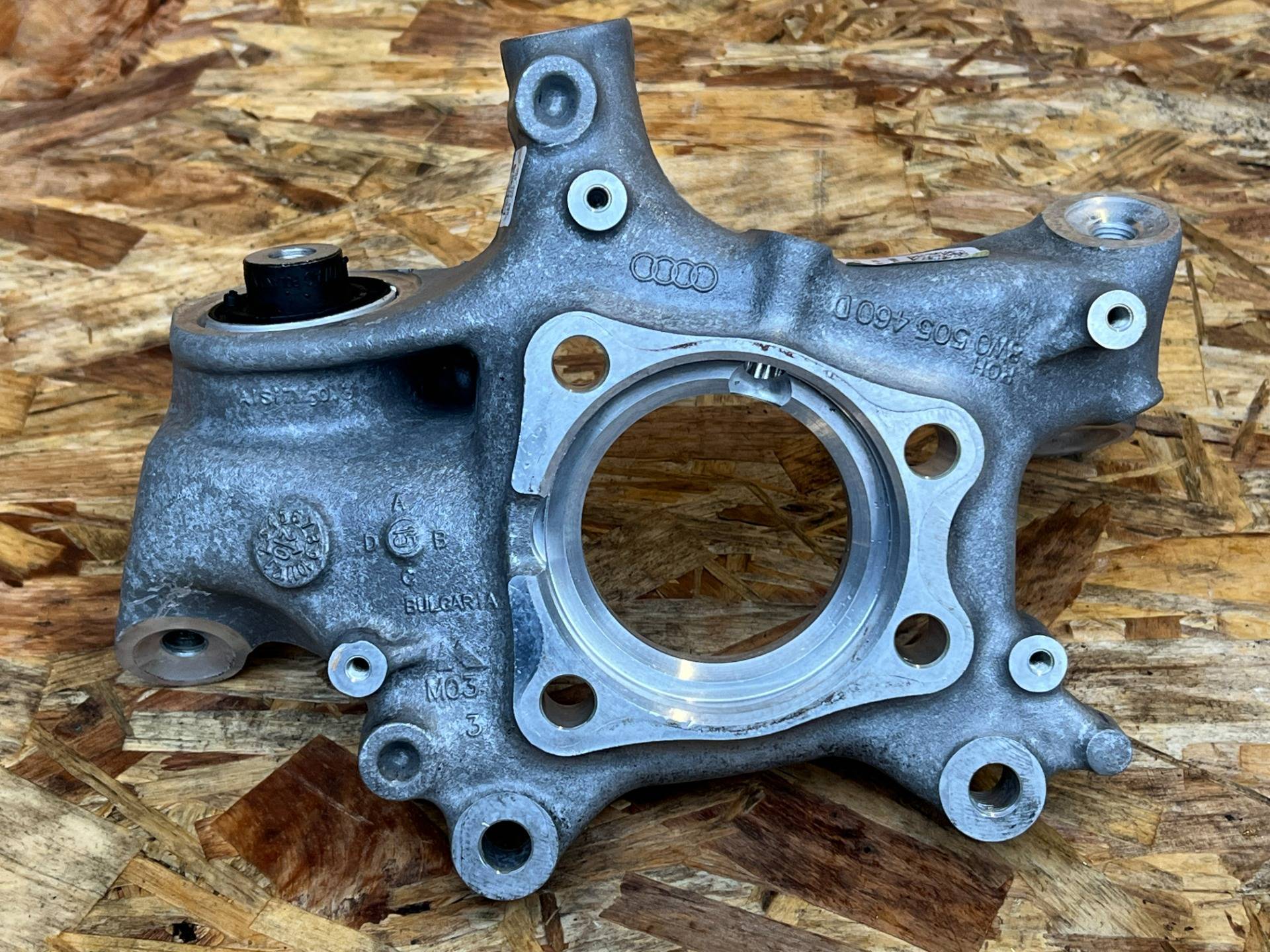 кулак задний правый Audi RS4 B9 рестайлинг 2021 OEM 8W0505432Q, 8W0505436AA, 8W0505460D