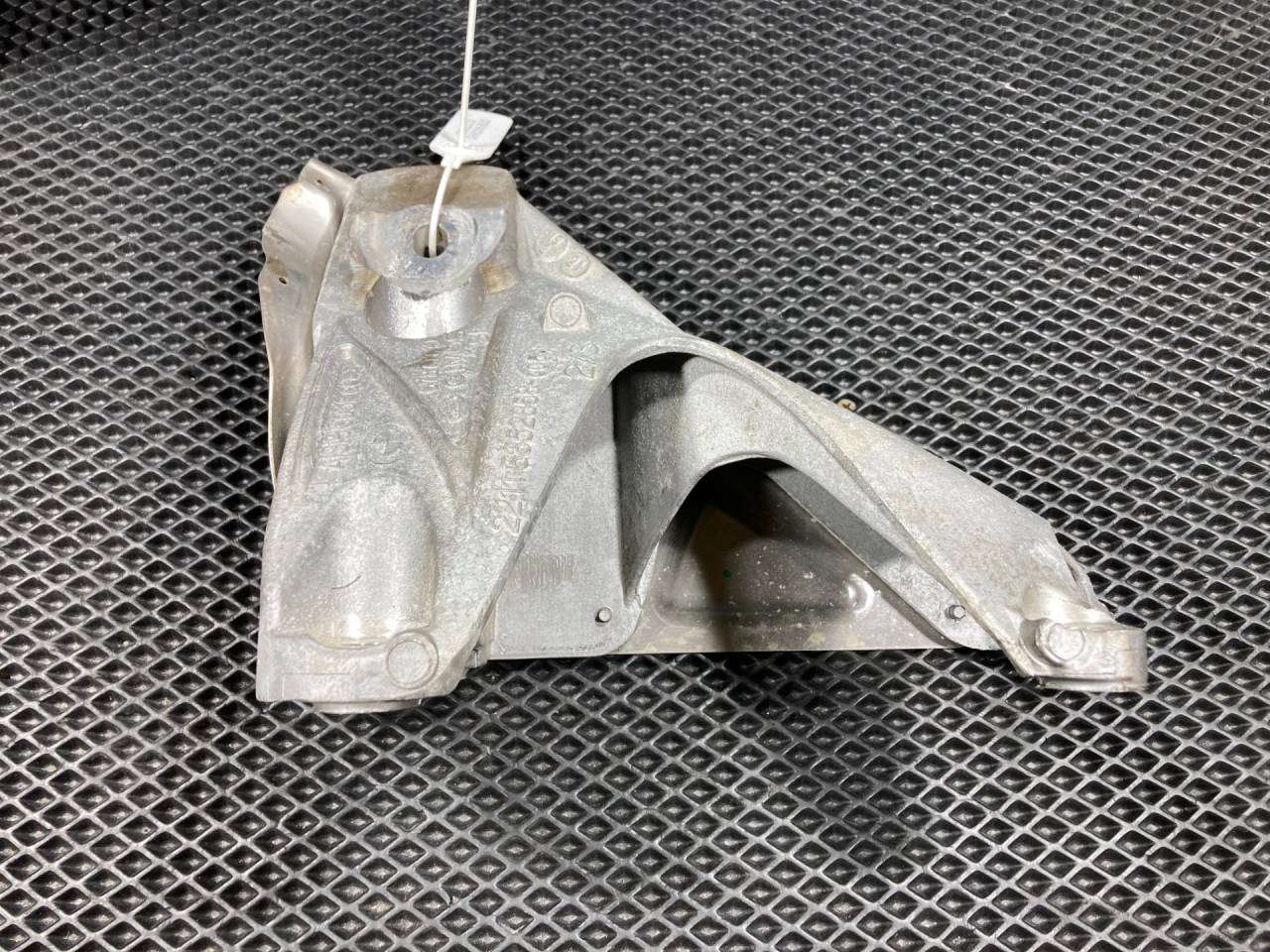 кронштейн двигателя BMW X5 F15 2018, 3.0 л., N55 B30 A, бензин, АКПП, внедорожник 5 дв., 22116852858 - фото №1