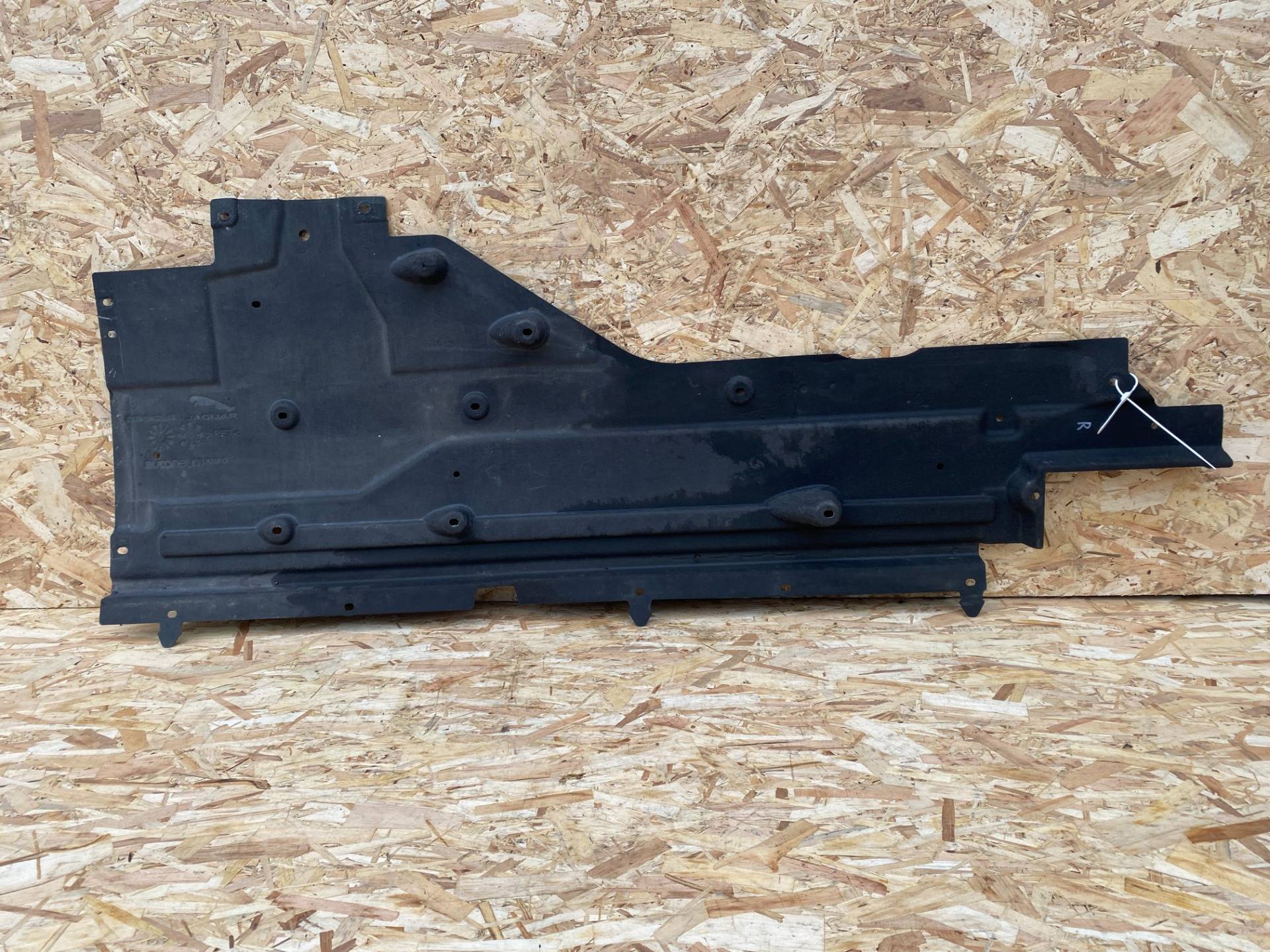 Защита днища Jaguar XE X760 2018 OEM GX73-104C20-AE, T2H19131