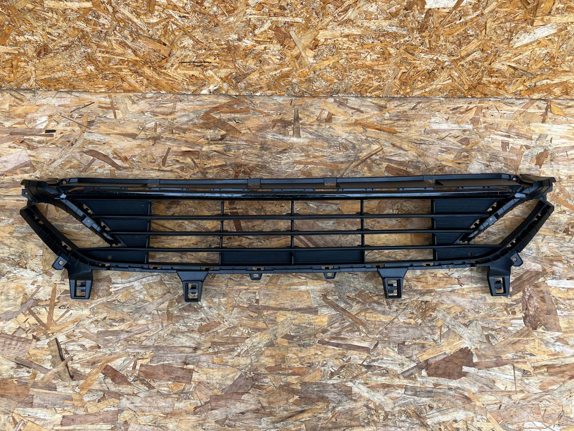 Заглушка (решетка) в бампер Kia K5 3 2020 OEM 86531L3000