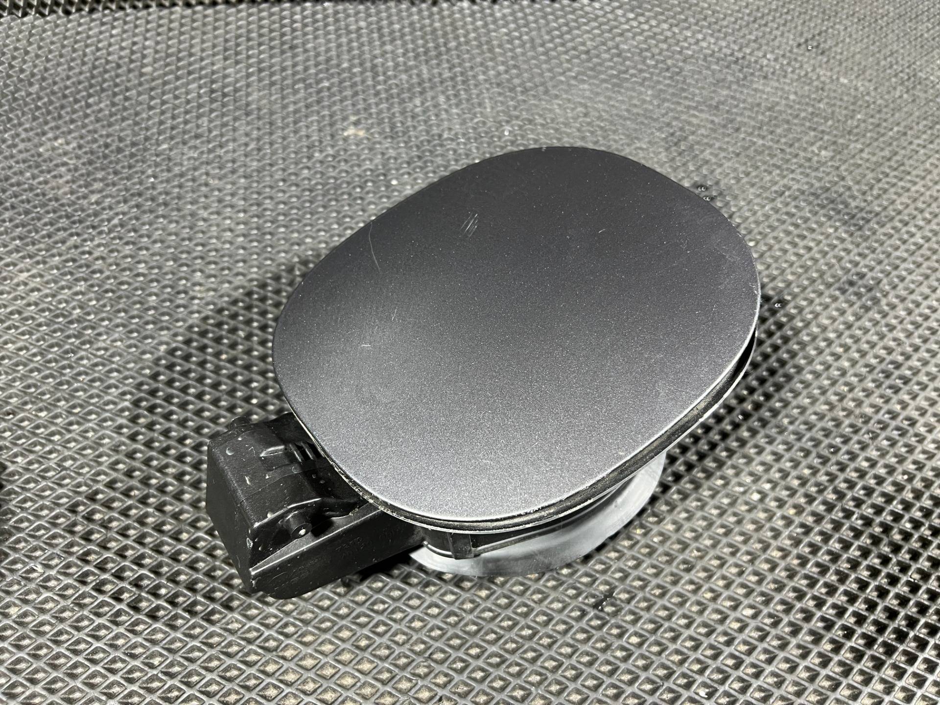 Лючок топливного бака Nissan Rogue T33 2022 OEM 781206RR0A