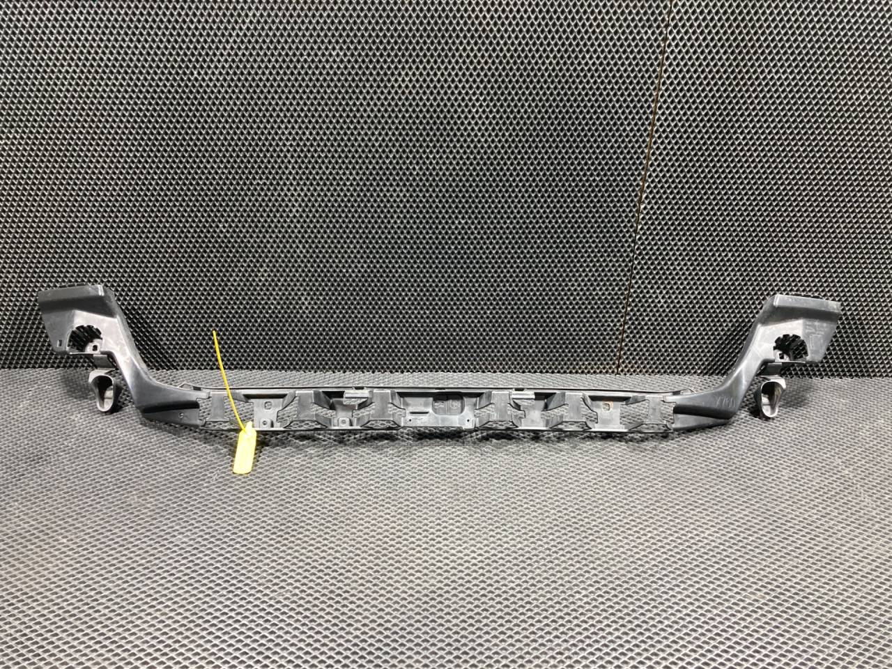 Крепление бампера заднего Jaguar XE 1 поколение 2017, 2.0 л., бензин, АКПП, GX7317E855AD, T4N15837 - фото №1